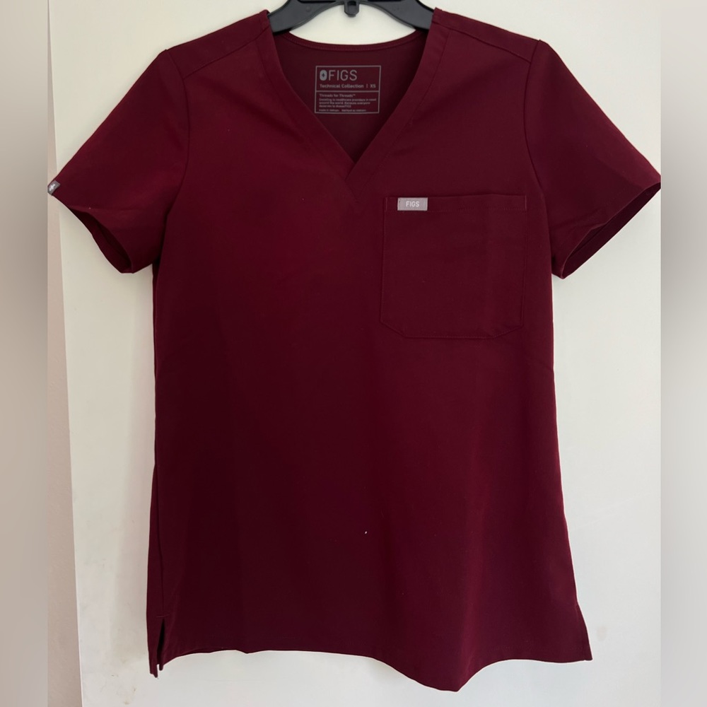 FIGS XS Casma Three-Pocket Scrub Top (Burgundy) with coffee cup patch